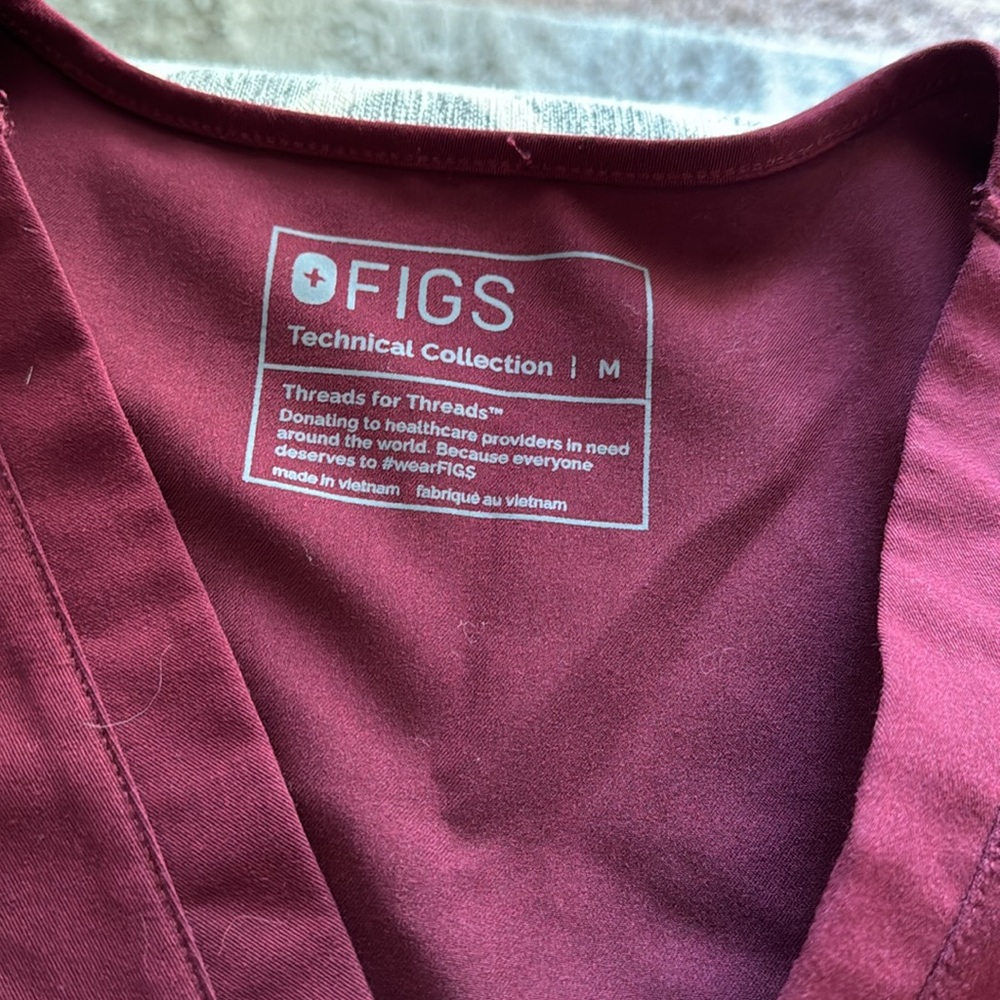 Figs yola bottoms size small and casma top size medium maroon color - Picture 4 of 4
